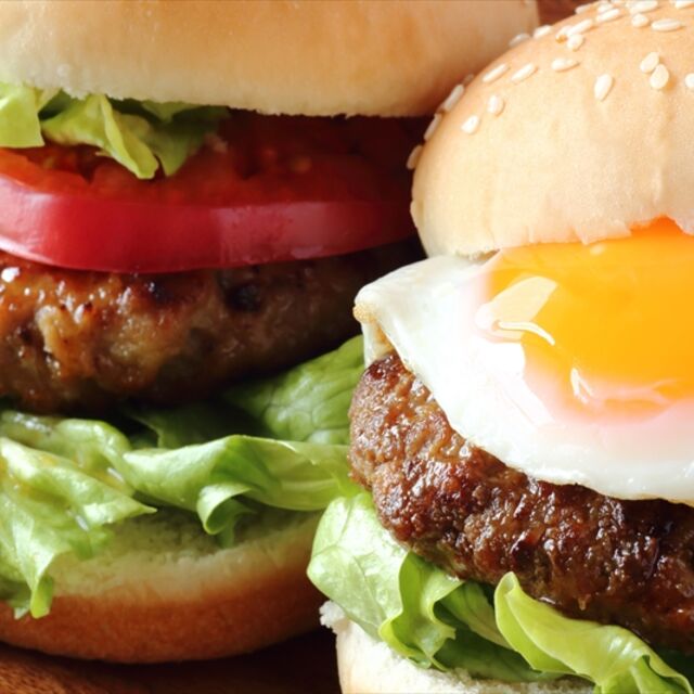 肉のうまみを引き出す約10種類のバーガー