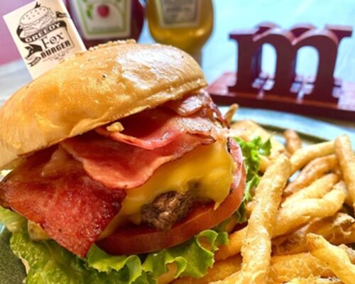 ハンバーガー 都内のGREEDY FOX BURGERでハンバーガー| オシャレな店